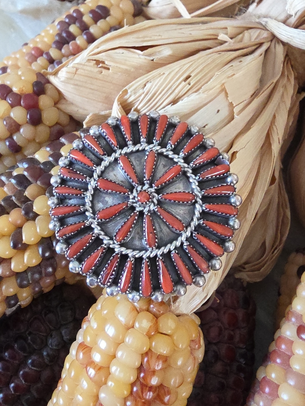 Beautiful Native American Zuni Petit-Point Coral Inlaid Pin/Pendant ❤️🎁🩶